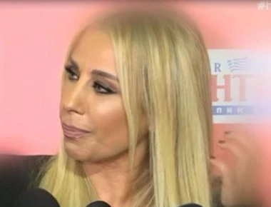 Γωγώ Μαστροκώστα: Η ενόχλησή της on camera και η απάντησή της για τις γυμνές φωτογραφίσεις (βίντεο)